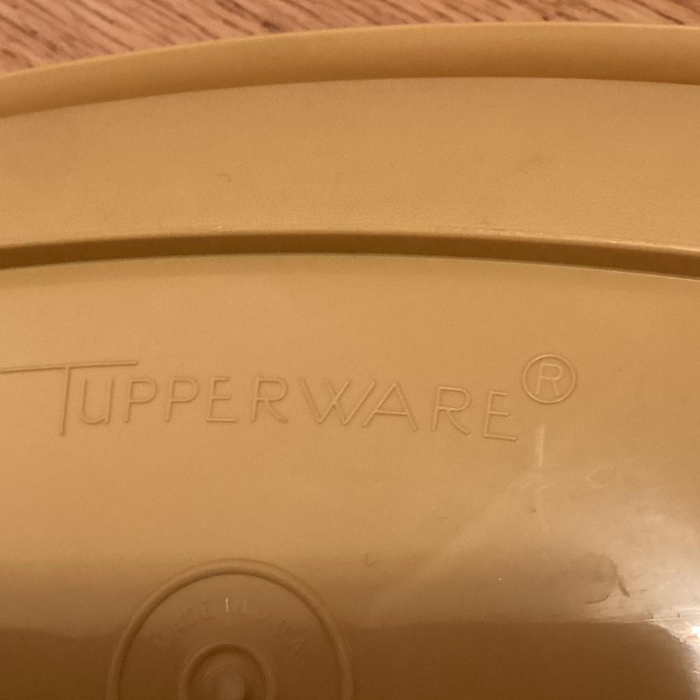 Tupperware Gold Food Storage Container - Picture 6 of 9